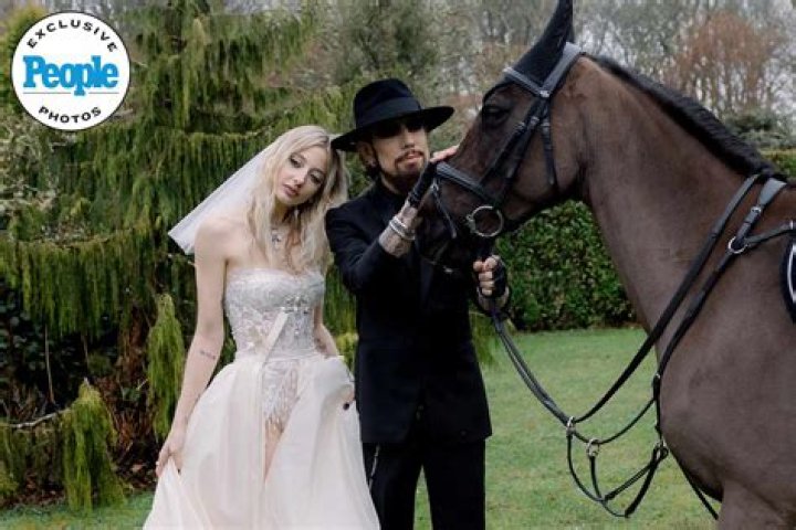 Dave Navarro and Carmen Electra Wedding: A Comprehensive Look Into Their Love Story